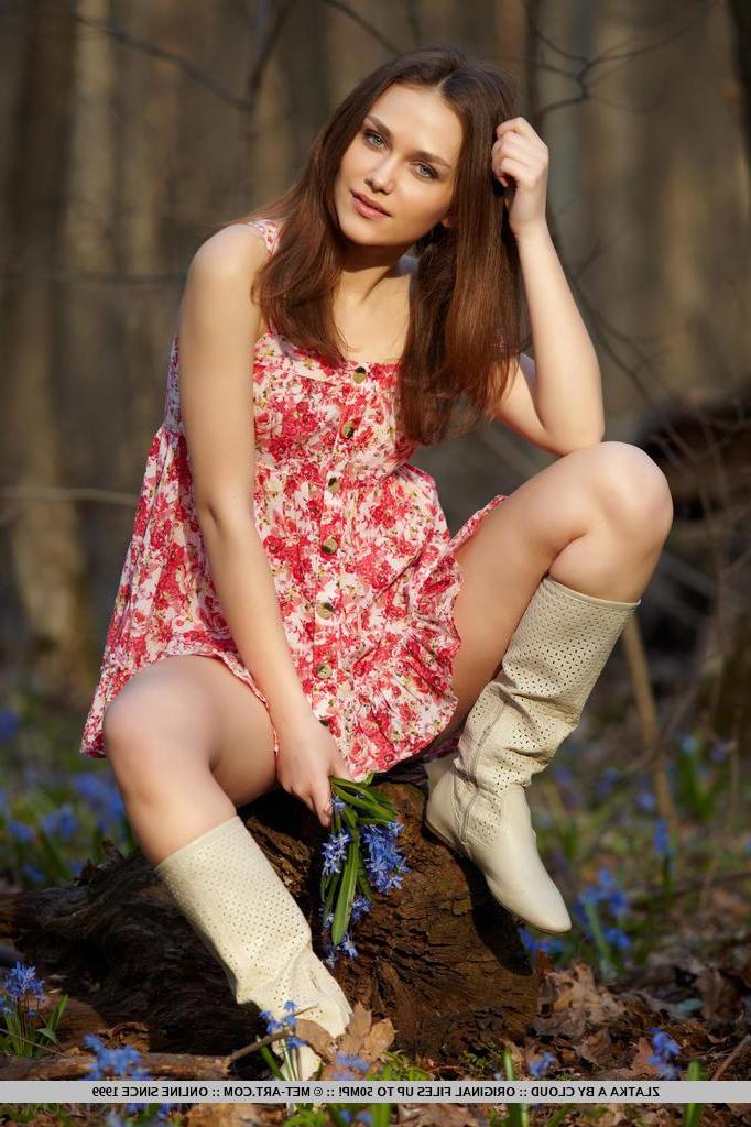 18P Stunning hottie Zlatka A gets naked for you in the woods