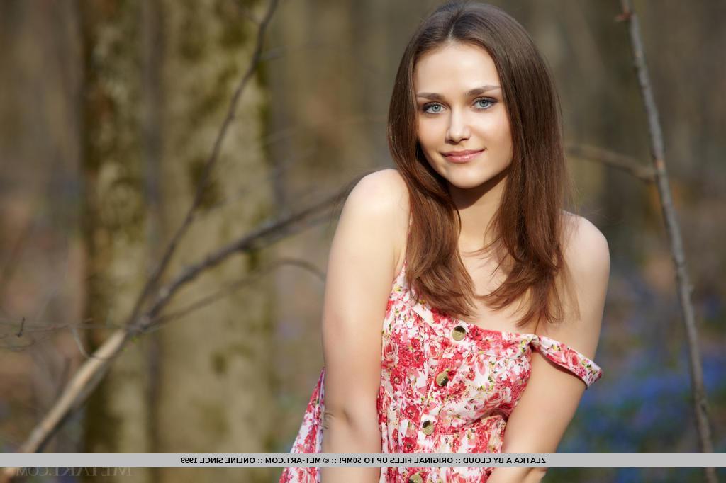 18P Stunning hottie Zlatka A gets naked for you in the woods