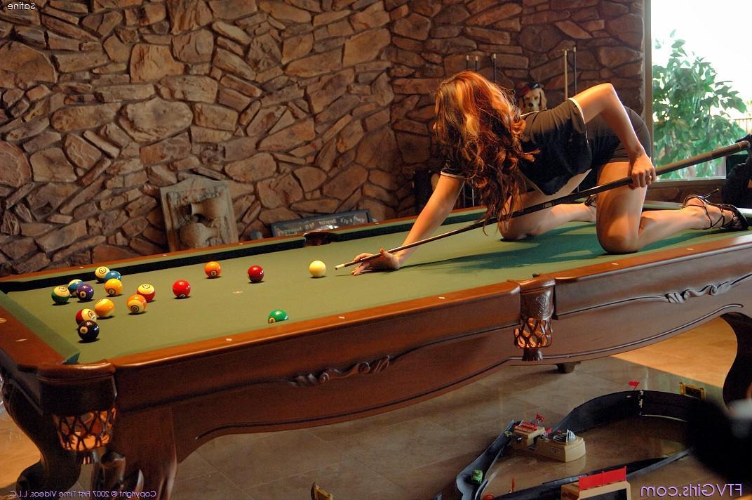 20P Pics of Satine feeling horny and frisky at home