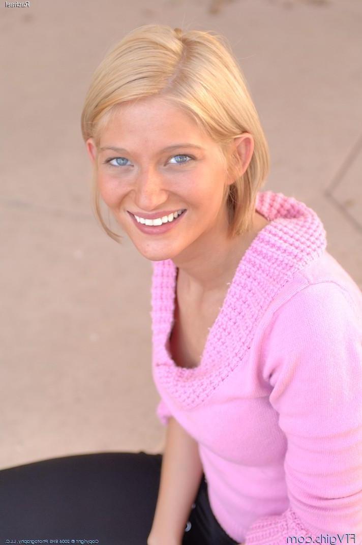 20P Pictures of teen girl Rachel ready to fuck