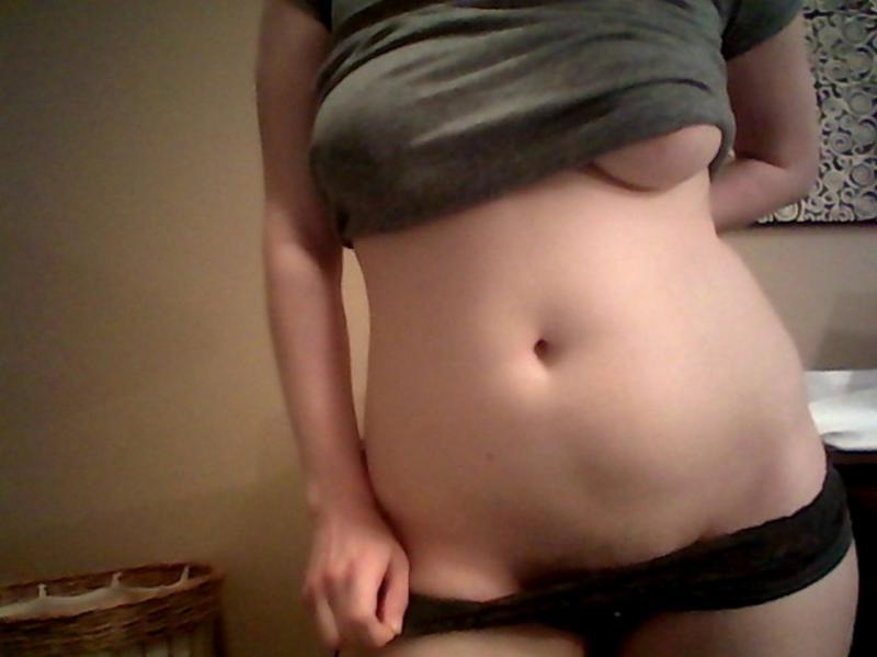 14P Hot GF displaying her sexy ass and breasts on cam
