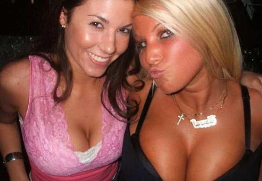 16P Pictures of hot teen girlfriends showing off their boobies