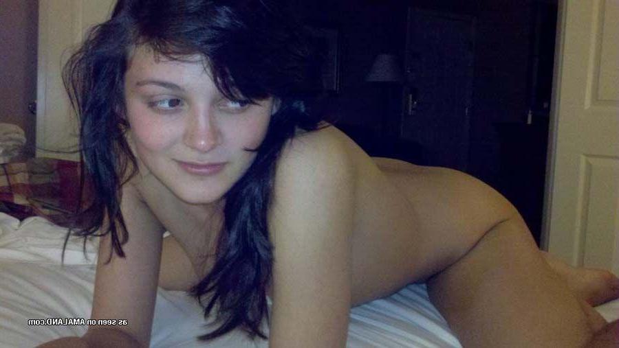 15P Pictures of a naughty amateur gf taking pics at home