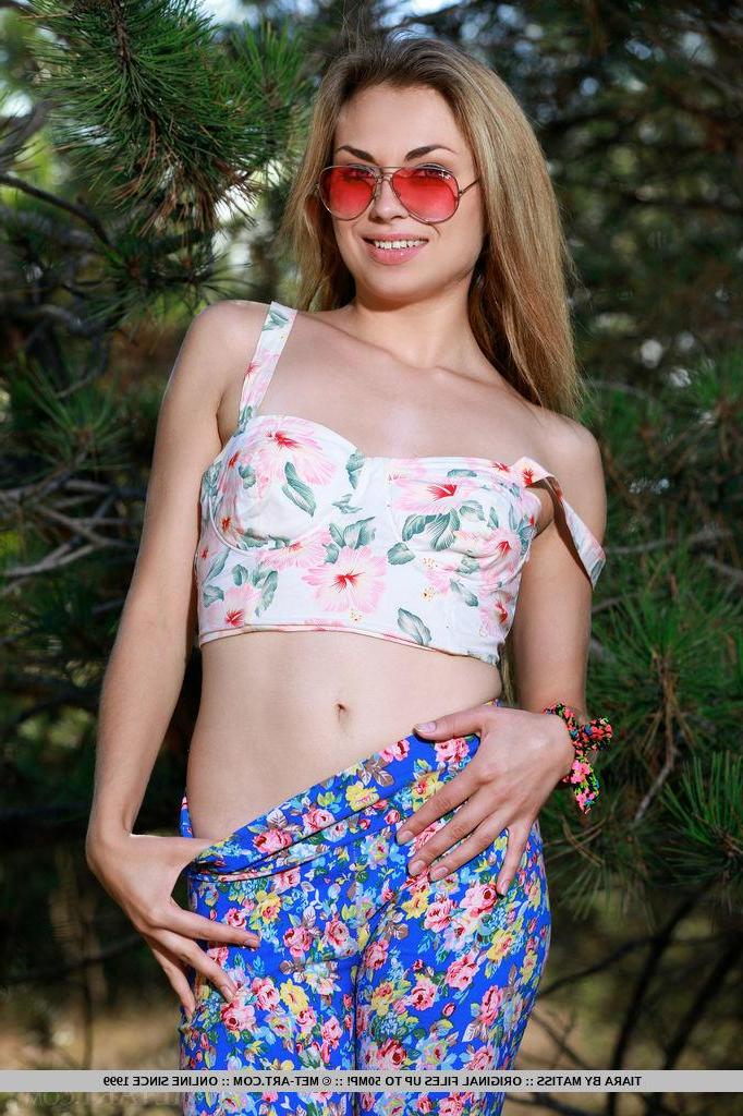 18P Gorgeous girl Tiara invites you on a private picnic in the woods