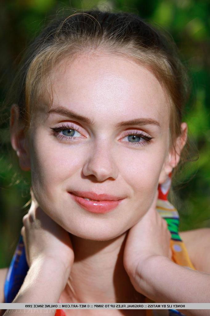 18P Blonde teen Honey Liz wants to have a picnic with you in paradise