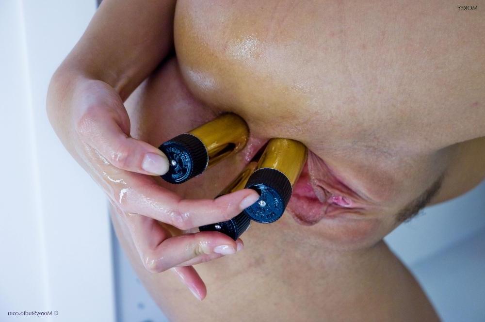 10P Blonde babe Cloe masturbates with several vibrators