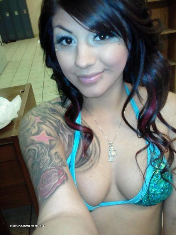 14P Compilation of a sexy tattooed chick posing on cam
