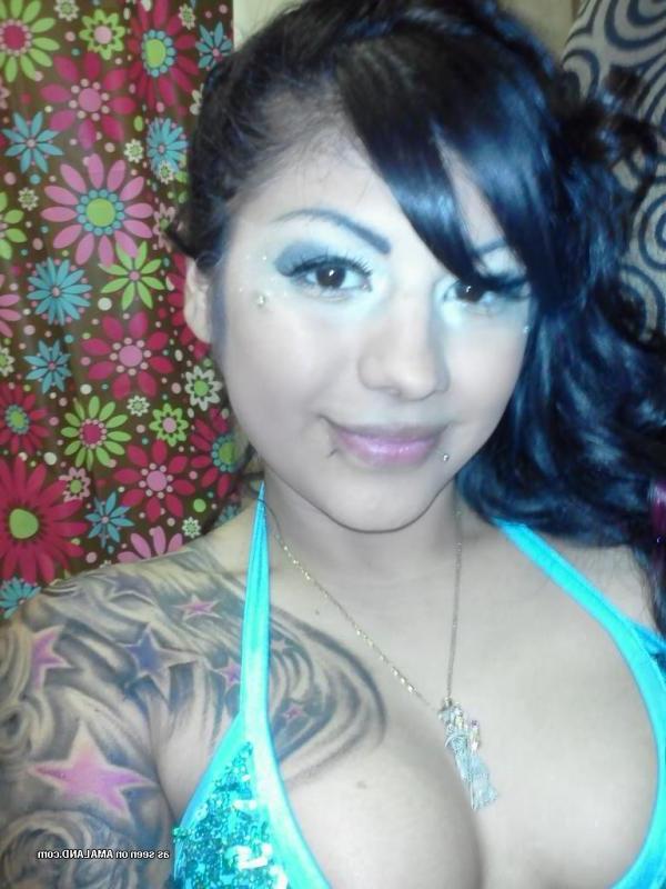14P Compilation of a sexy tattooed chick posing on cam