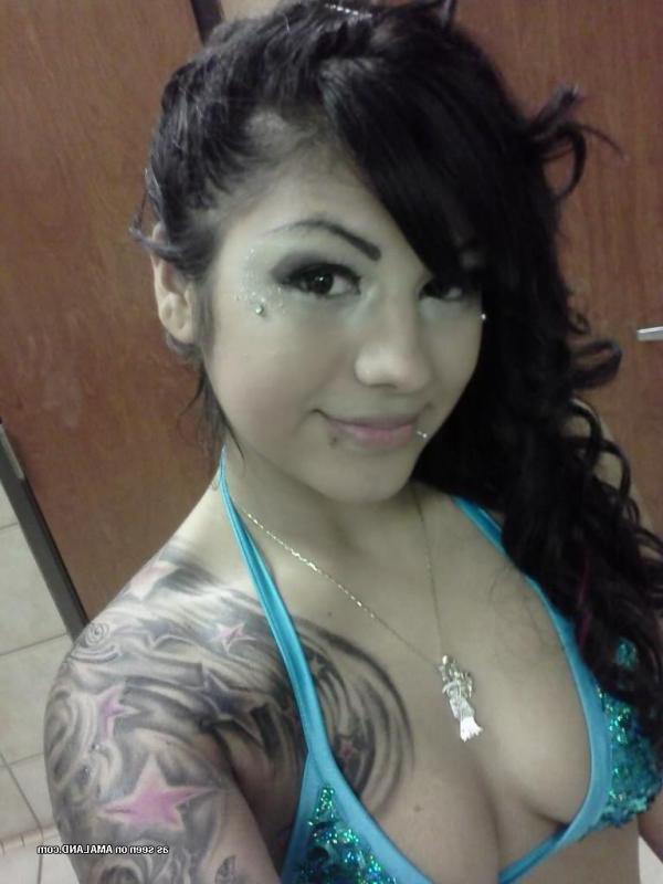 14P Compilation of a sexy tattooed chick posing on cam