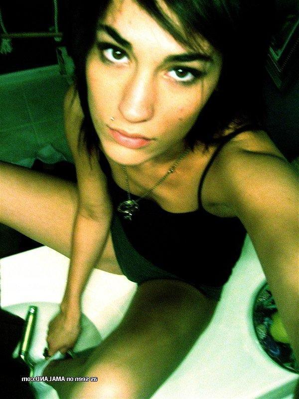 14P Pics of hot tattooed and pierced girlfriends posing for the cam