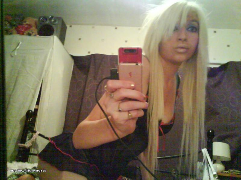 14P Pictures of a gorgeous blonde alternative gf taking pics of herself