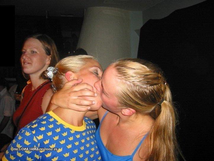 14P Naughty amateur lesbians getting wild for the cam