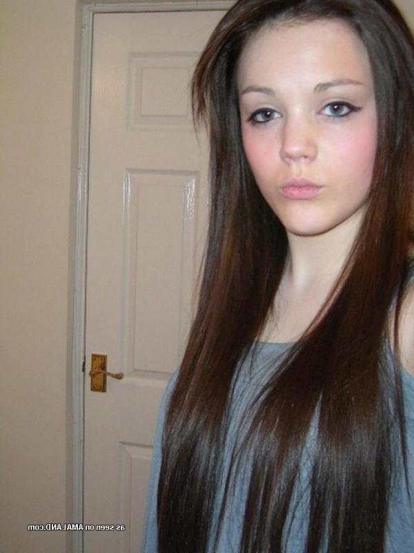 14P Naughty non-nude girlfriend posing sexy on cam
