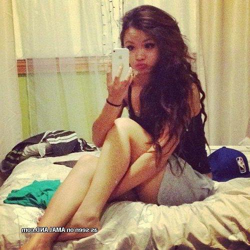 14P Compilation of non-nude girlfriends posing for the cam