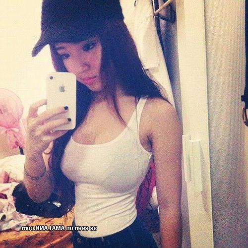 14P Compilation of non-nude girlfriends posing for the cam