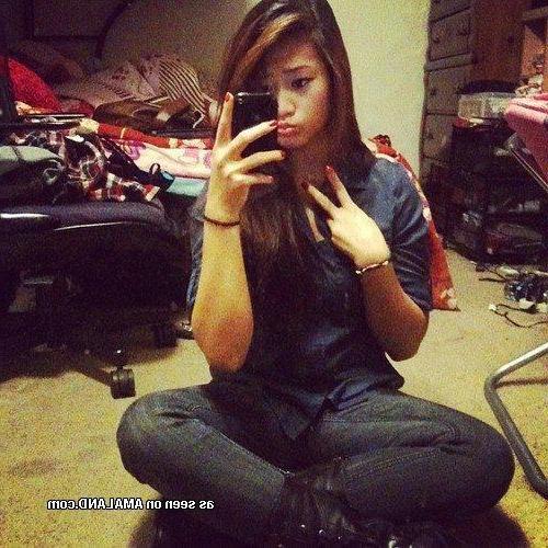 14P Compilation of non-nude girlfriends posing for the cam