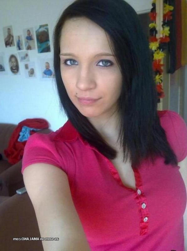 14P Selection of non-nude sexy girlfriends posing for the cam