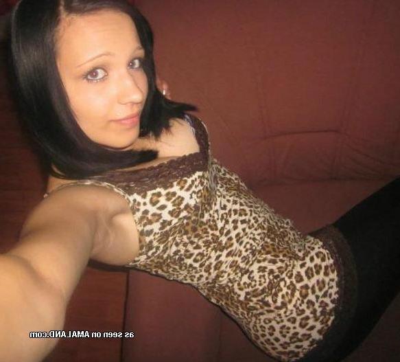 14P Selection of non-nude sexy girlfriends posing for the cam