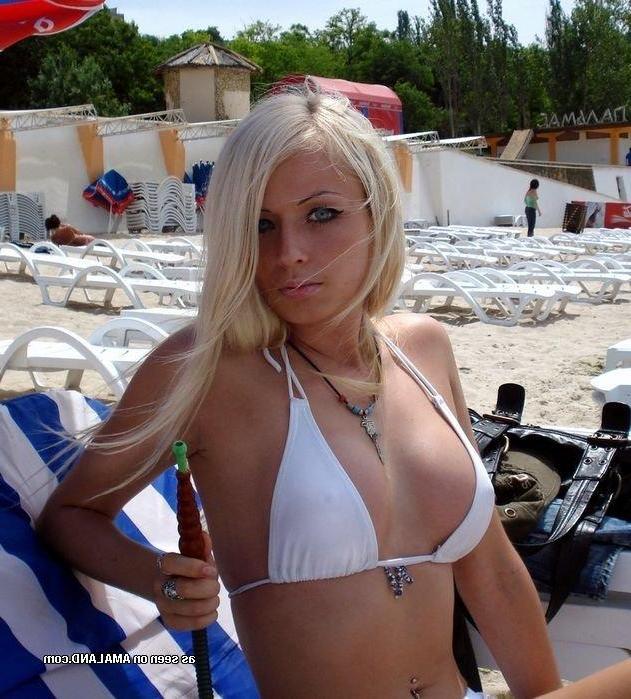 14P Pictures of a blonde bombshell gf showing off in bikinis and lingerie