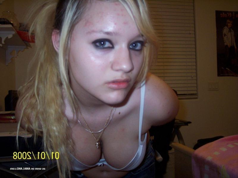 15P Hot blonde babe showing off her fine tits on cam
