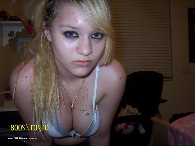 15P Hot blonde babe showing off her fine tits on cam