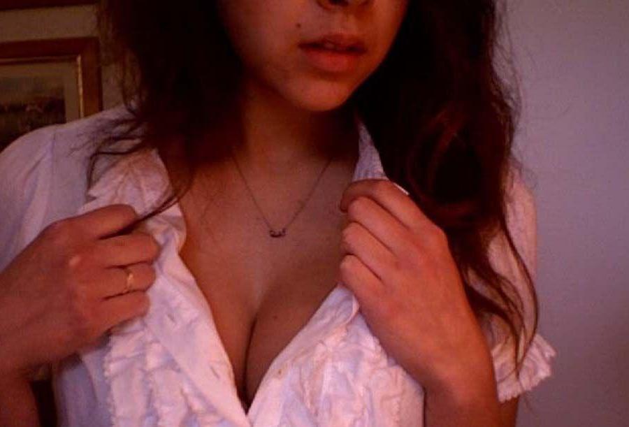 16P Pictures of a stunning teen with a cam