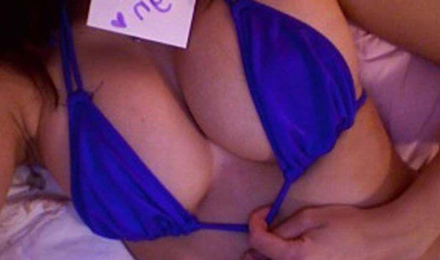 16P Pictures of a stunning teen with a cam
