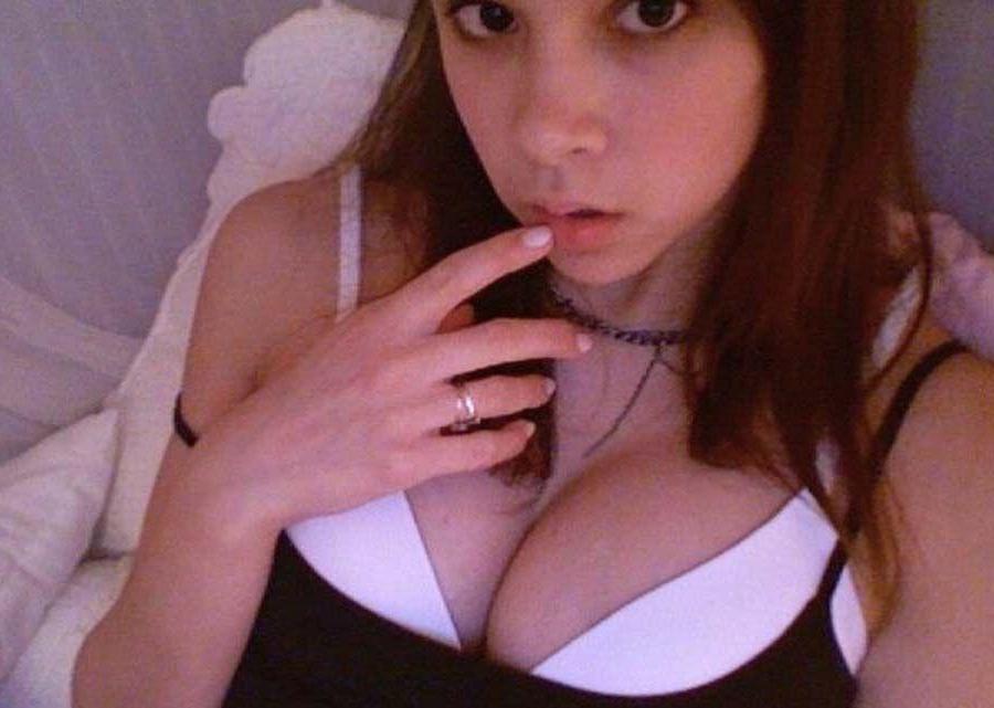 16P Pictures of a stunning teen with a cam