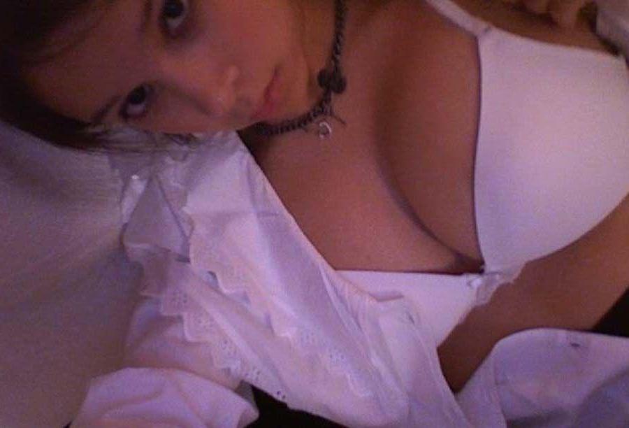 16P Pictures of a stunning teen with a cam