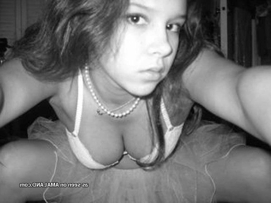 16P Pictures of a stunning teen with a cam