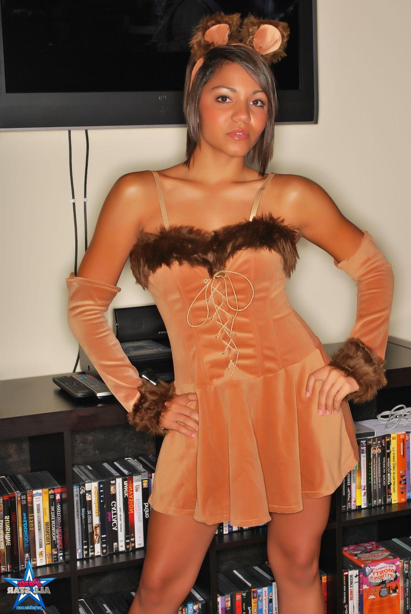 20P Pictures of Madison being your fuck kitten for the night