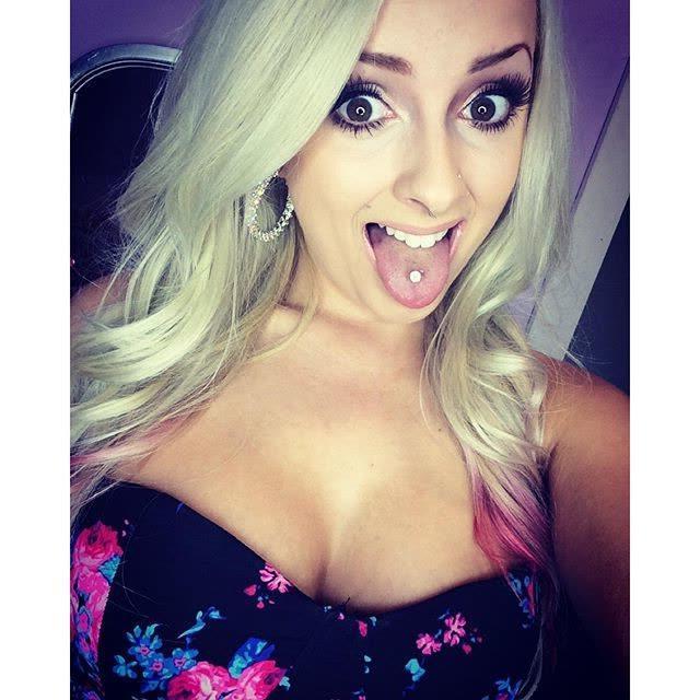 14P Hot blonde takes selfies of her pretty face and busty cleavage