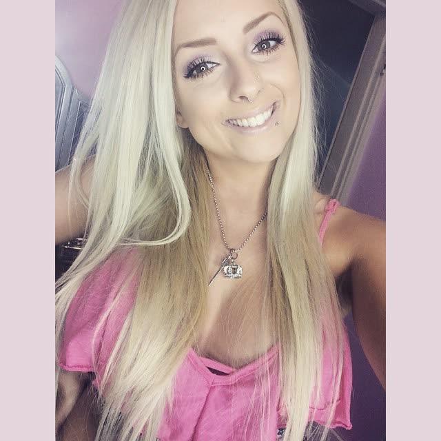 14P Hot blonde takes selfies of her pretty face and busty cleavage