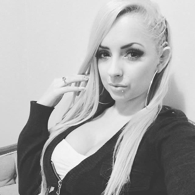 14P Hot blonde takes selfies of her pretty face and busty cleavage