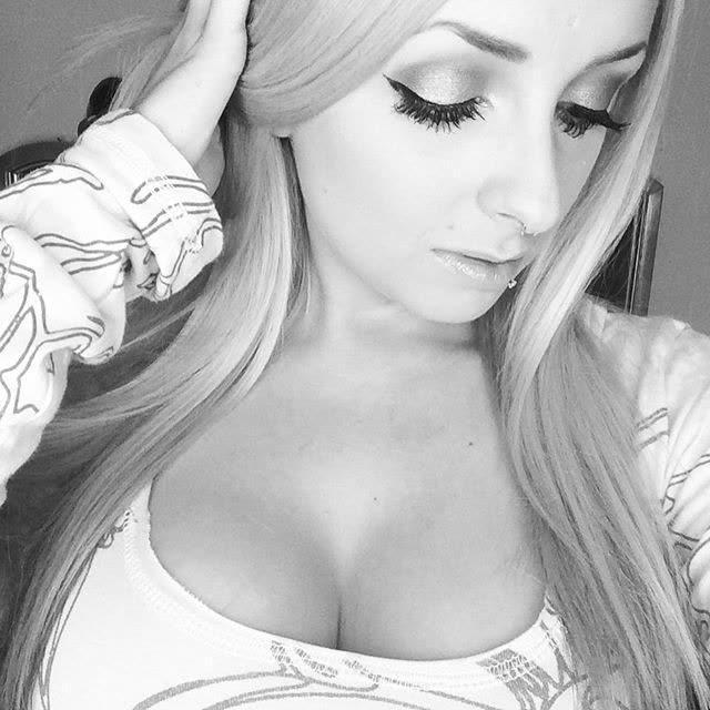 14P Hot blonde takes selfies of her pretty face and busty cleavage