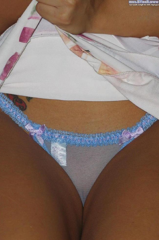 20P Teens show their panties and their tits