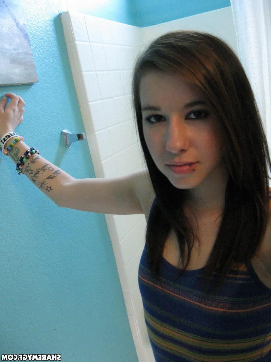 12P Hot alternative girlfriend takes selfies of her tight pussy