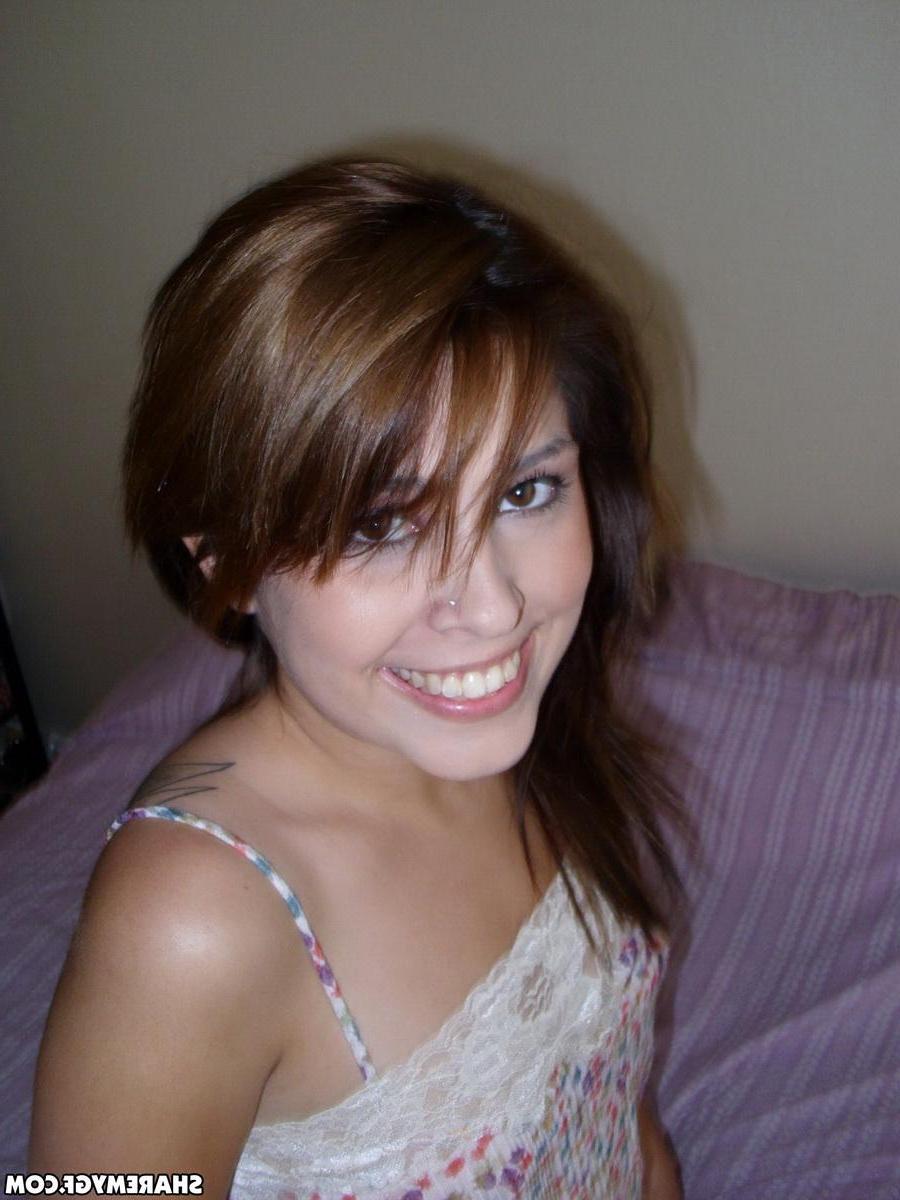 12P Stunning girlfriend poses for you as she strips on her way to bed