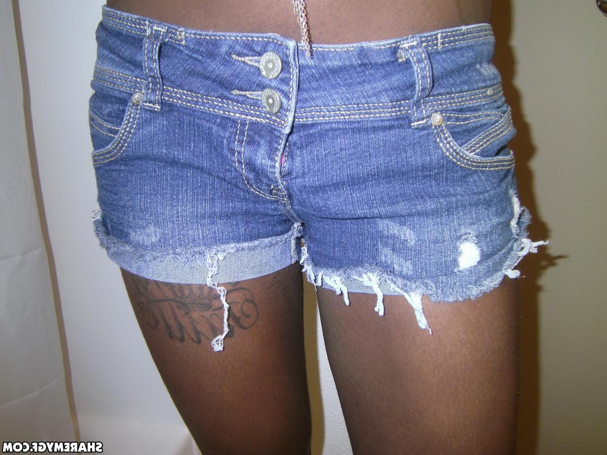 12P Black girlfriend takes selfshot pictures of her tight round ass and wet pussy