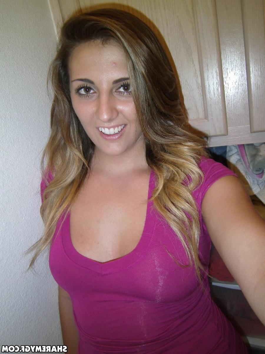 20P Amateur GF flashes her big natural boobs and round ass