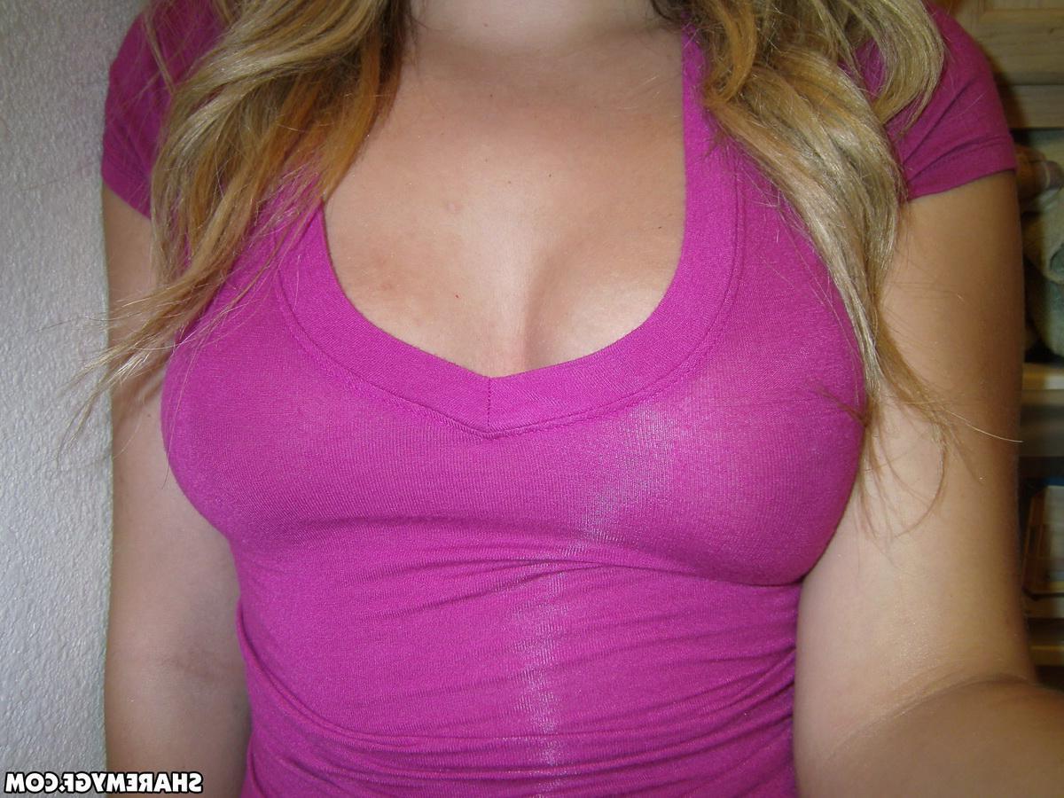20P Amateur GF flashes her big natural boobs and round ass