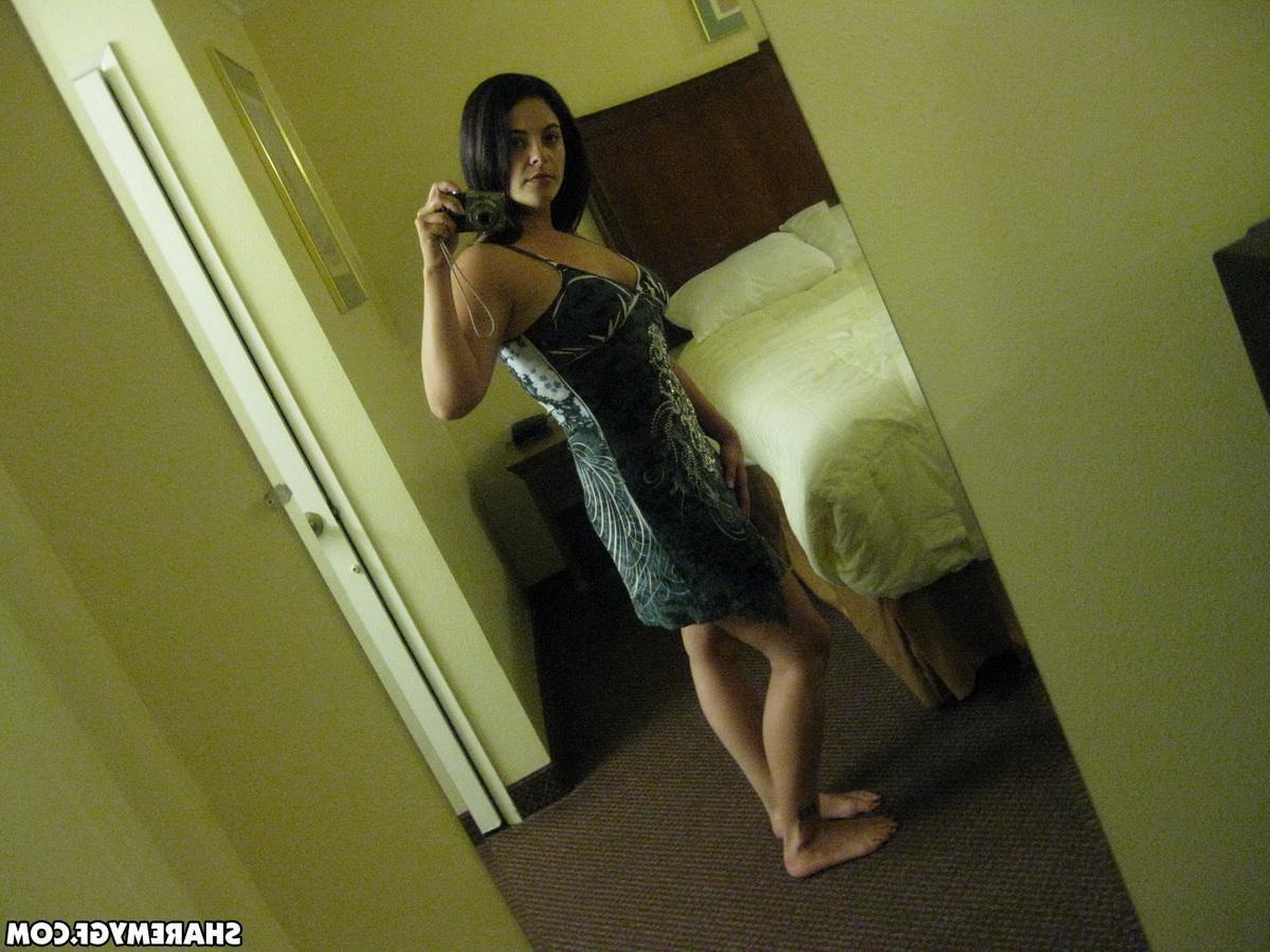 12P Sexy girlfriend takes mirror selfies from her hotel room