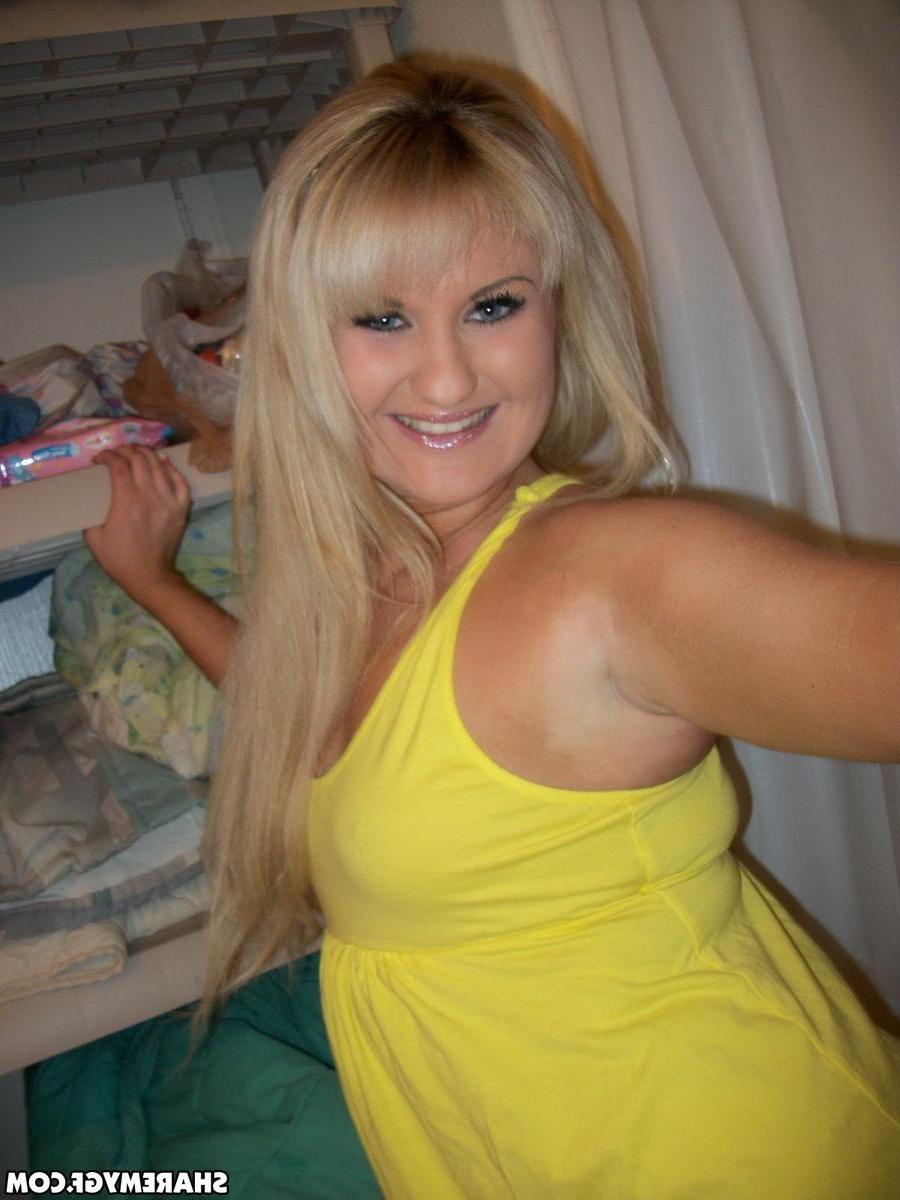 20P Blonde GF shares selfies of her sexy boobs and ass