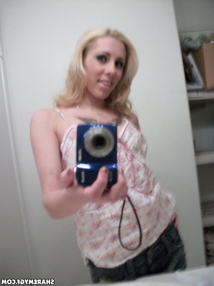 20P Hot blonde GF with tattoos takes selfies of her tight body
