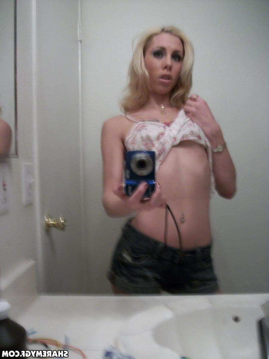 20P Hot blonde GF with tattoos takes selfies of her tight body