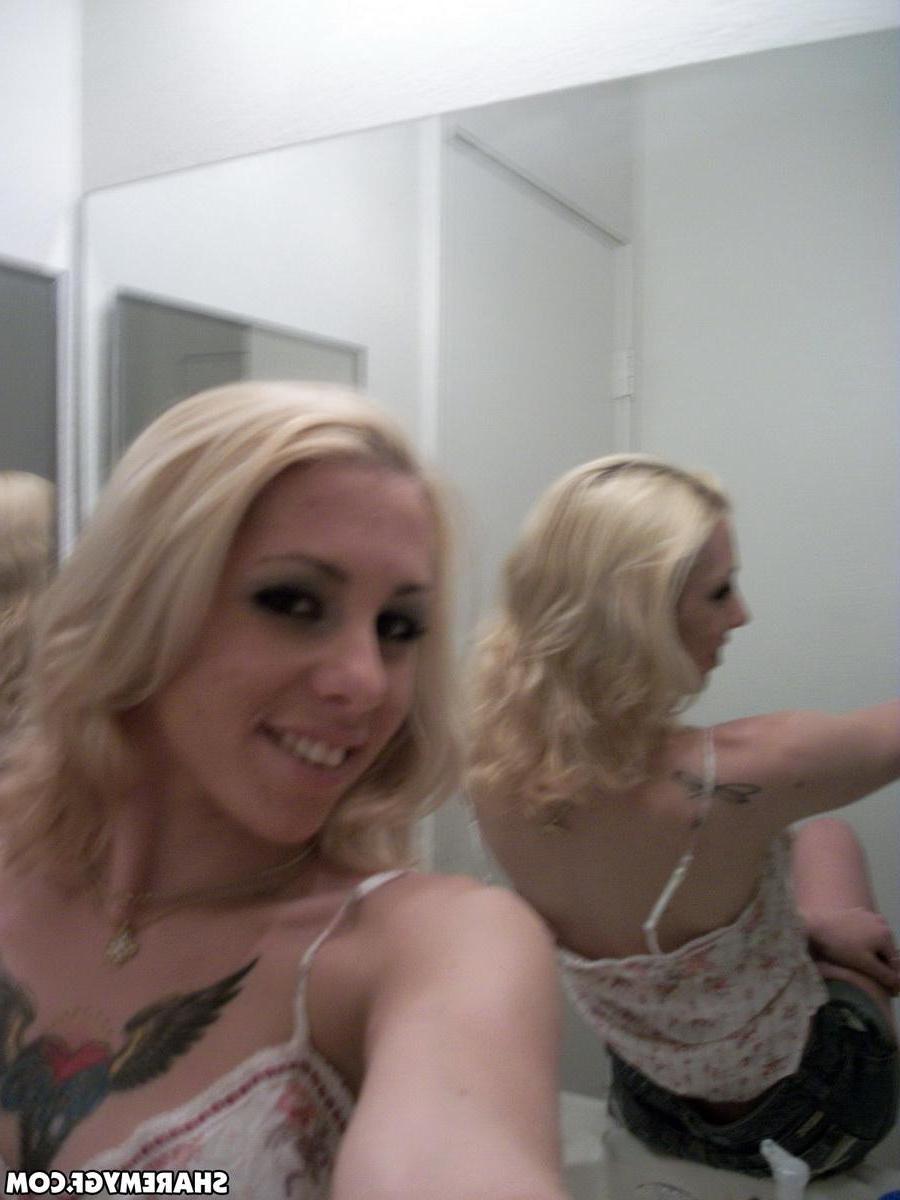 20P Hot blonde GF with tattoos takes selfies of her tight body