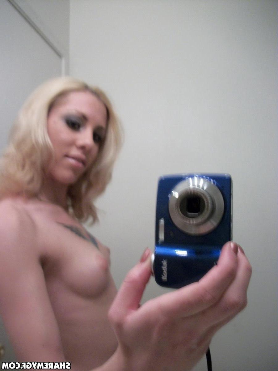 20P Hot blonde GF with tattoos takes selfies of her tight body