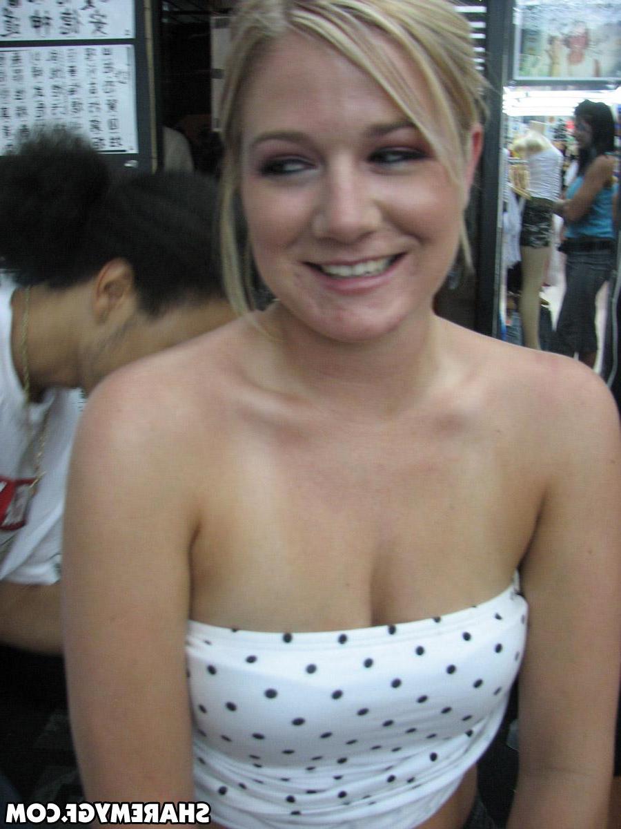 20P Blonde GF gets a tramp stamp at a convention