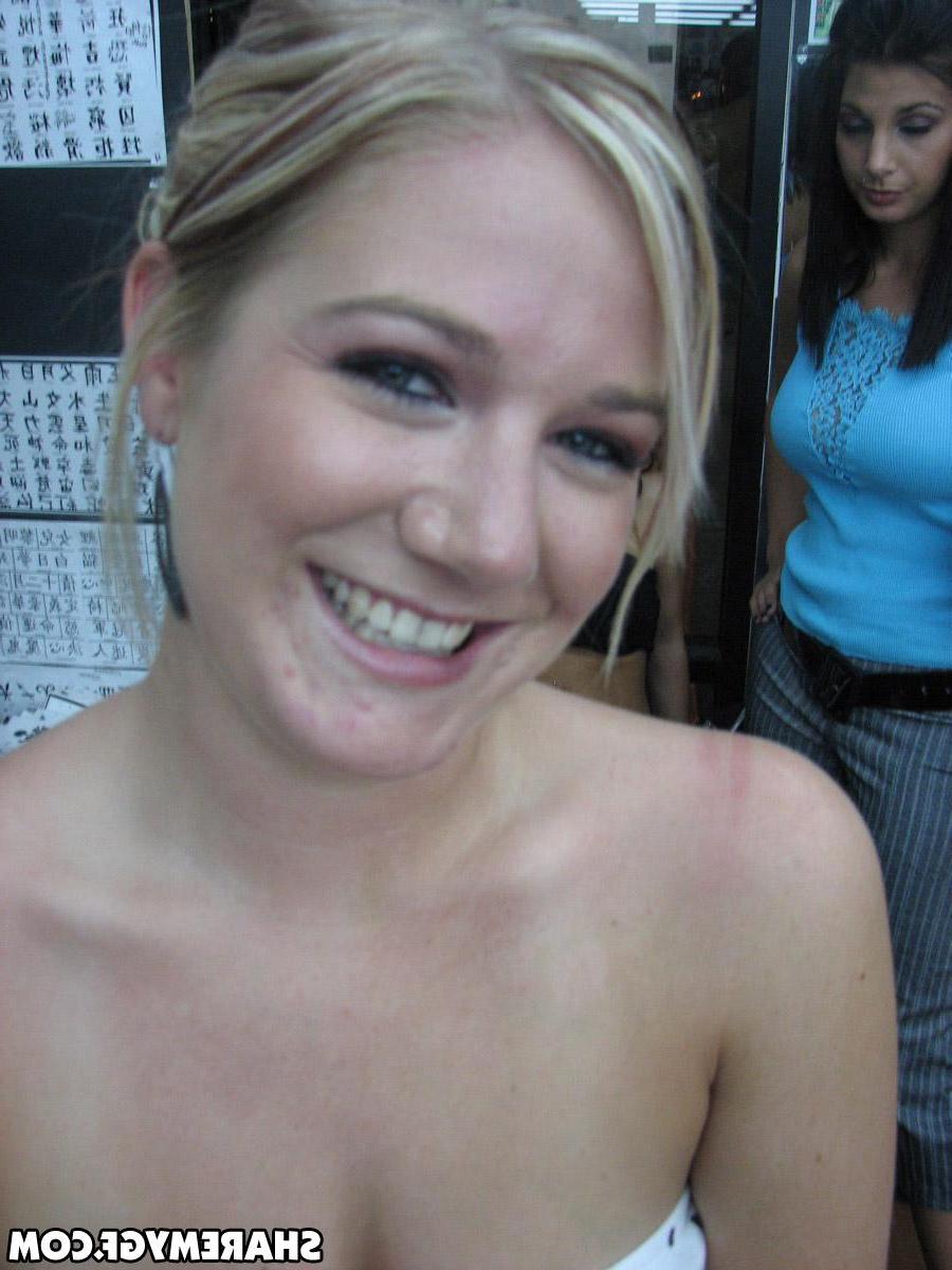20P Blonde GF gets a tramp stamp at a convention
