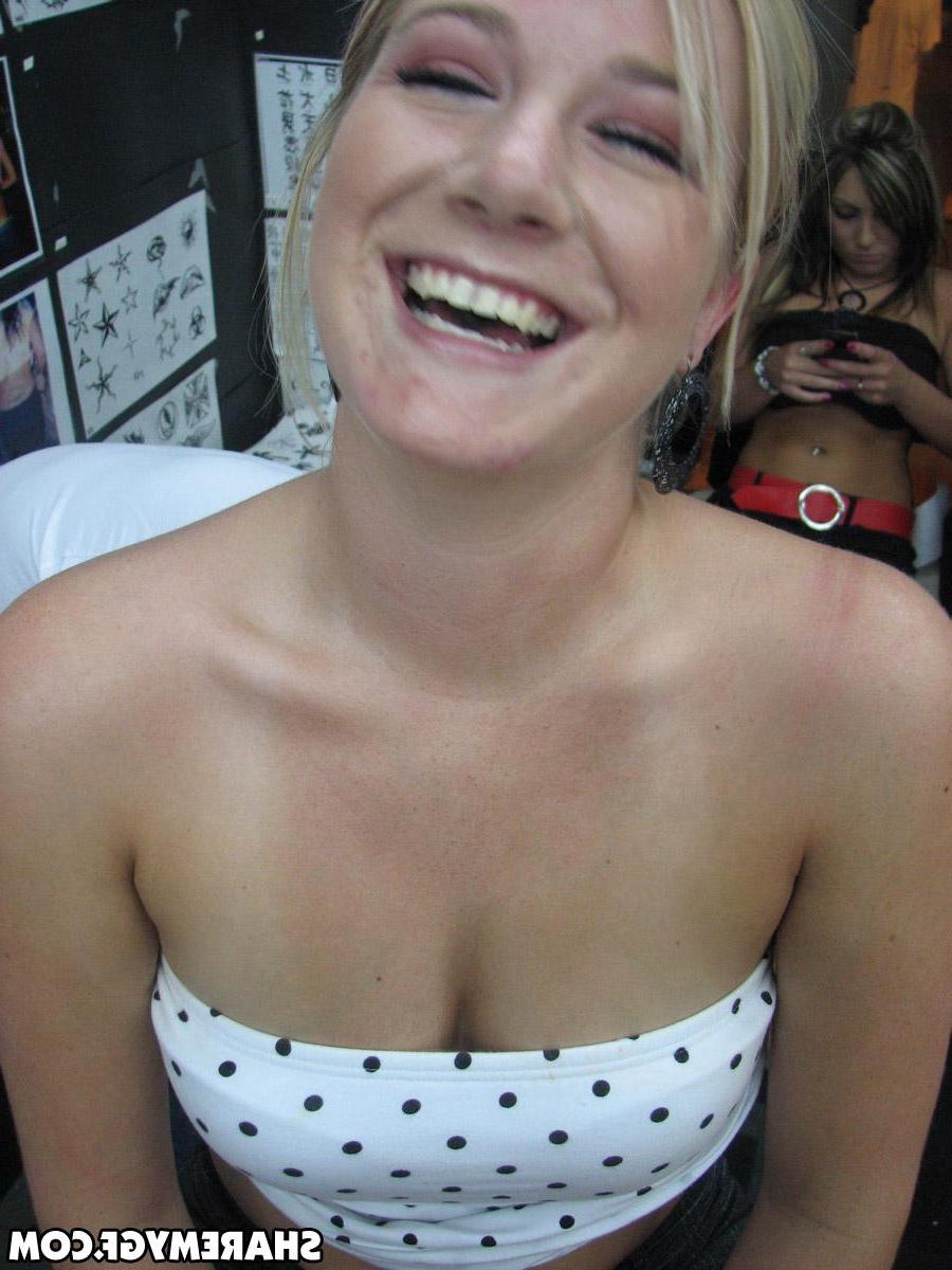 20P Blonde GF gets a tramp stamp at a convention